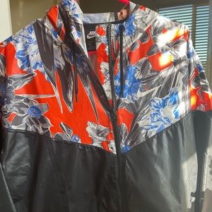 Nike, cropped windbreaker size/ Medium